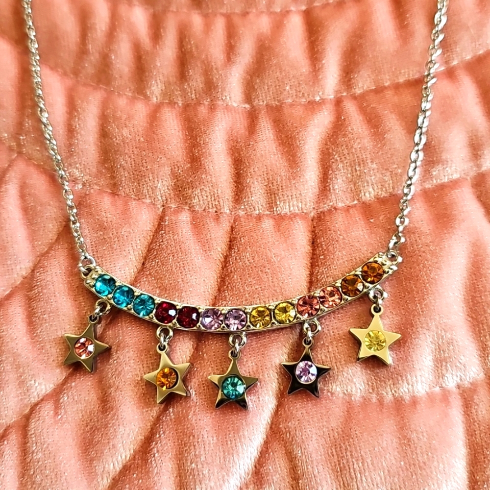 New silvertone bar and star necklace